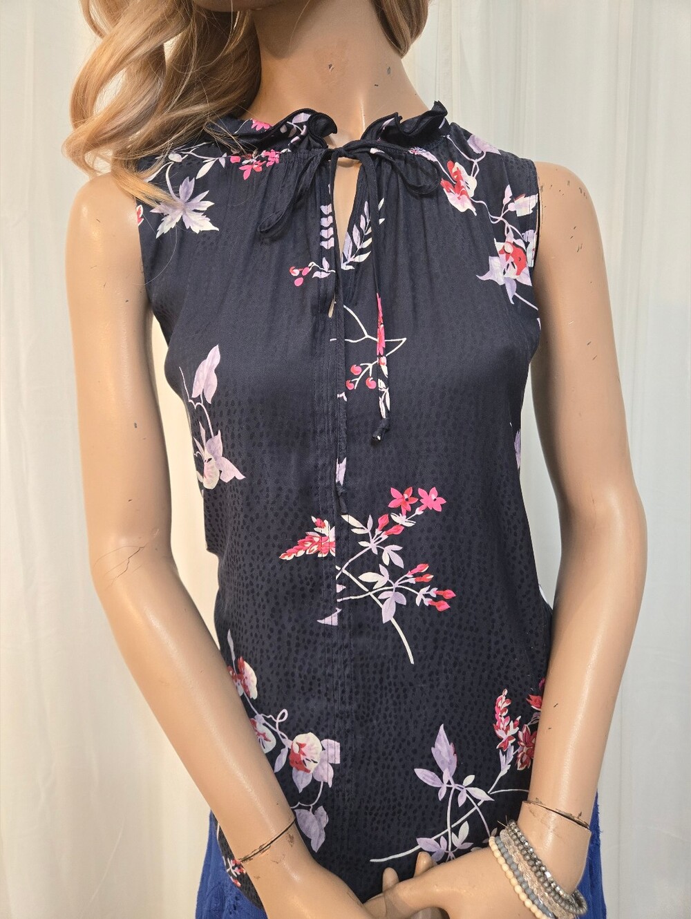 Tie-V Neck Sleeveless Floral Navy Blue Blouse With Pink And Purple Flowers.  EUC